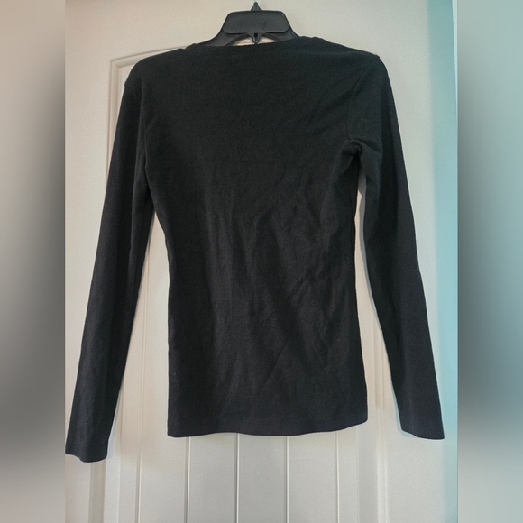 Tommy Hilfiger Women's Black V-Neck Top - Picture 5 of 6